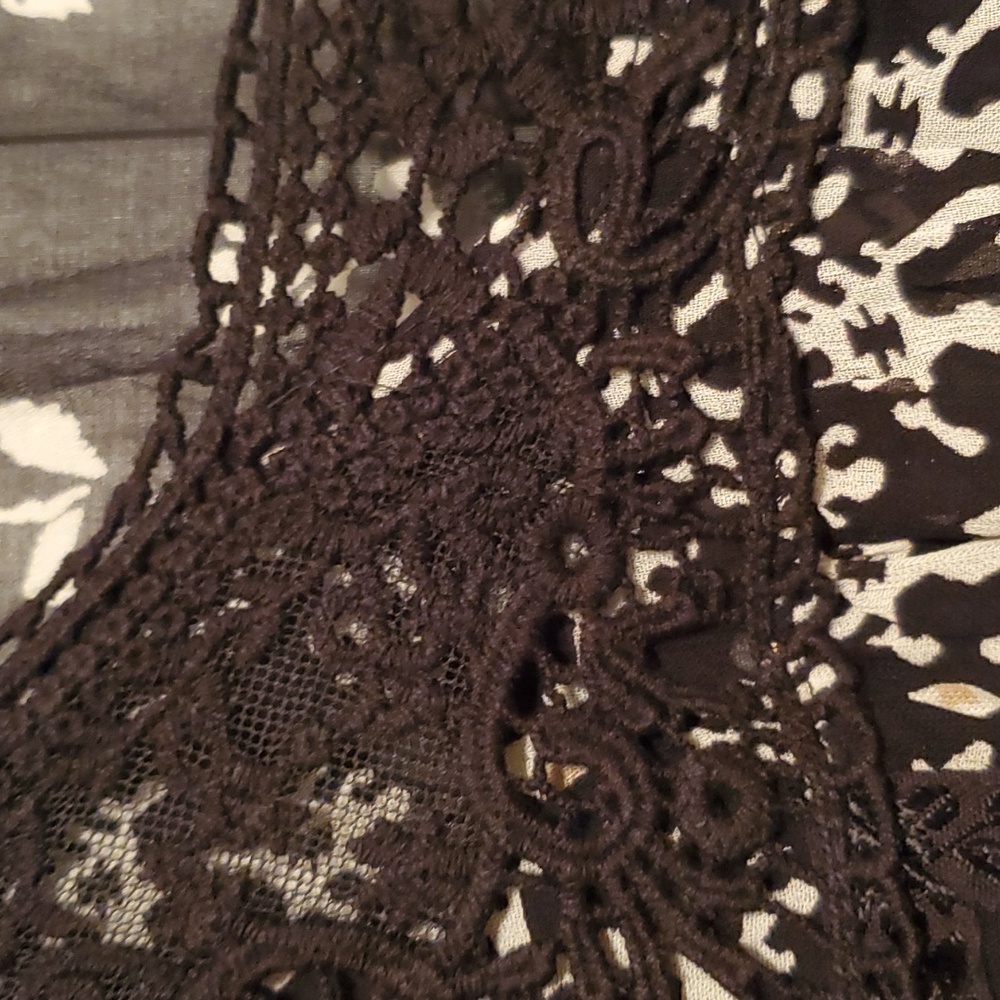 NWOT Bila Women's Boho Style Black & White Floral Sheer Top  Size XXL - Picture 4 of 10